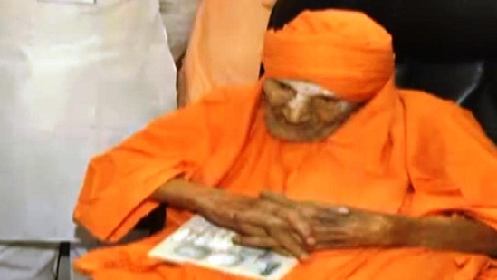 Shivakumara Swami, the main pontiff of Sree Siddaganga Mutt died at the age of 111. Shivakumara Swami, the main pontiff of Sree Siddaganga Mutt died at the age of 111.