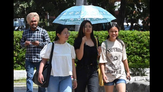 The day temperature could soar to 40°C by next week, signalling the onset of a particularly hot spell in Chandigarh. (Keshav Singh/HT) The day temperature could soar to 40°C by next week, signalling the onset of a particularly hot spell in Chandigarh. (Keshav Singh/HT)