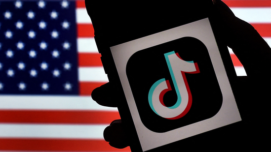 (FILES) In this photo illustration, the social media application logo, TikTok is displayed on the screen of an iPhone on an American flag background on August 3, 2020 in Arlington, Virginia.(AFP) (FILES) In this photo illustration, the social media application logo, TikTok is displayed on the screen of an iPhone on an American flag background on August 3, 2020 in Arlington, Virginia.(AFP)