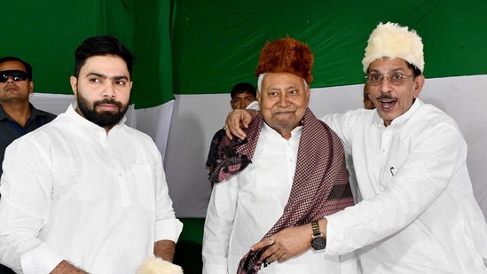 Bihar chief minister Nitish Kumar being honoured on the occasion of Eid-Ul-Fitr in Patna. (File photo by Santosh Kumar/ Hindustan Times) 