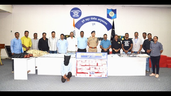 The accused, with the help of Chaoure printed fake offer letters by offering him <span class='webrupee'>₹</span>1,000 behind each letter. (HT PHOTO) The accused, with the help of Chaoure printed fake offer letters by offering him <span class='webrupee'>₹</span>1,000 behind each letter. (HT PHOTO)