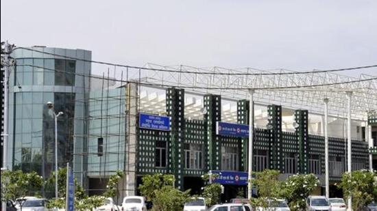 Officials said that this new e-way will begin from Yeida’s Sector 21, where the international film city project is proposed, and end at the Ganga Expressway near Bulandshahr’s Siyana. (HT Photo) Officials said that this new e-way will begin from Yeida’s Sector 21, where the international film city project is proposed, and end at the Ganga Expressway near Bulandshahr’s Siyana. (HT Photo)