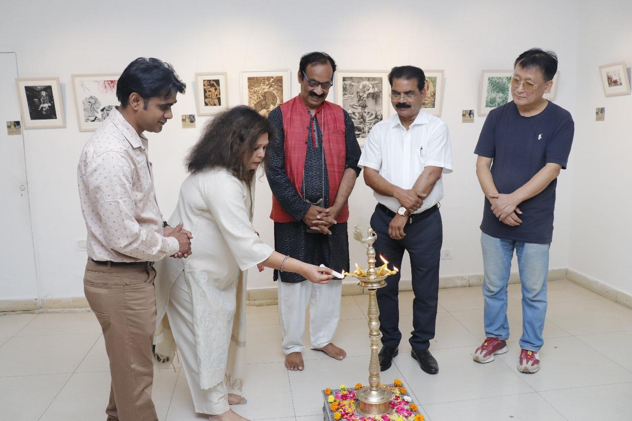 Printmaking and sculpture exhibition by students of the College of Arts and Crafts, underway at Kala Srot Printmaking and sculpture exhibition by students of the College of Arts and Crafts, underway at Kala Srot