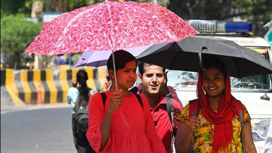 The maximum is forecast to be between 40 and 42°C on Tuesday. (HT photo) The maximum is forecast to be between 40 and 42°C on Tuesday. (HT photo)