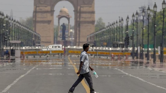 According to IMD, a heatwave is when the maximum temperature is above 40°C. (PTI photo)(HT_PRINT) According to IMD, a heatwave is when the maximum temperature is above 40°C. (PTI photo)(HT_PRINT)