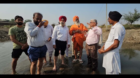 Balbir Singh Seechewal with others at Budda Darya in Ludhiana on Wednesday, April 09, 2025. (Photo Hindustan Times) (HT) Balbir Singh Seechewal with others at Budda Darya in Ludhiana on Wednesday, April 09, 2025. (Photo Hindustan Times) (HT)