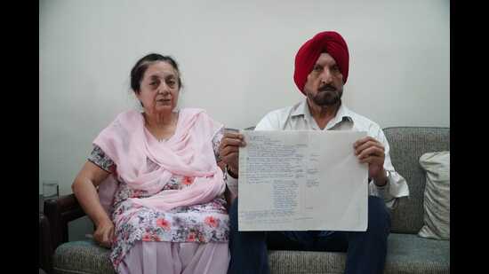 The fraudsters had placed the retired Colonel and his wife under digital house arrest, instructing them to keep their phones on at all times and forbidding them from contacting anyone. This digital arrest lasted 10 days, from March 18 to March 27. (HT)
