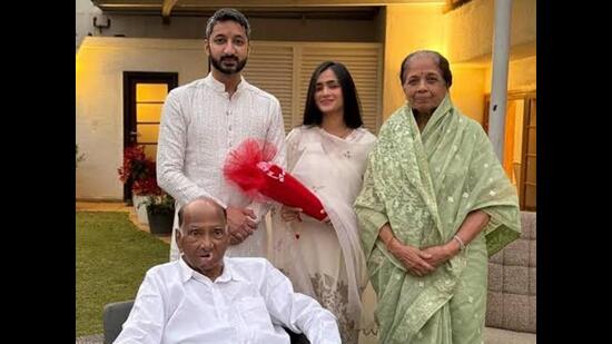Despite the ongoing political divide between the nephew-uncle duo, Sharad Pawar attended the family event accompanied by his wife Pratibha Pawar and daughter and Baramati MP Supriya Sule. (HT PHOTO)