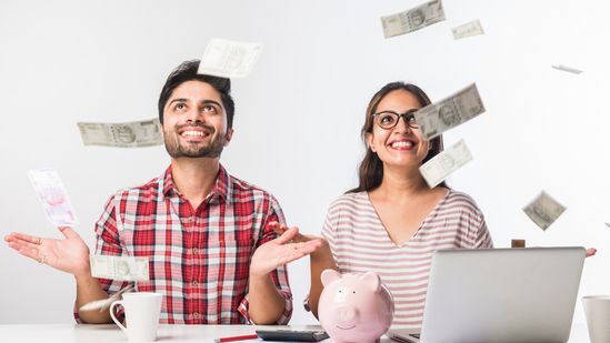 Couples who are on the same page about money have open communication.(Shutterstock) Couples who are on the same page about money have open communication.(Shutterstock)