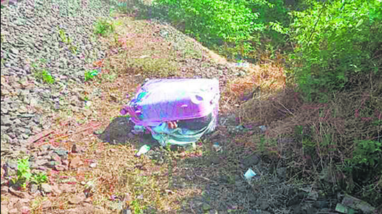 Woman’s body found in suitcase near railway tracks in Karjat Woman’s body found in suitcase near railway tracks in Karjat
