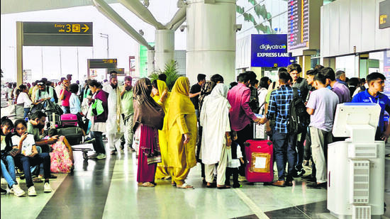 Despite being informed well in advance about the runway closure, airlines did not reduce their flight operations. (HT Photo) Despite being informed well in advance about the runway closure, airlines did not reduce their flight operations. (HT Photo)