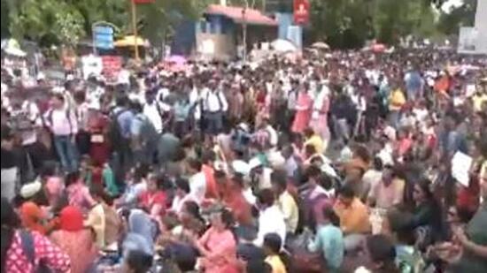 The Supreme Court on April 3 scrapped the appointment of 25,752 Bengal government appointed 2016-batch school teachers and non-teaching staff (ANI video grab) The Supreme Court on April 3 scrapped the appointment of 25,752 Bengal government appointed 2016-batch school teachers and non-teaching staff (ANI video grab)
