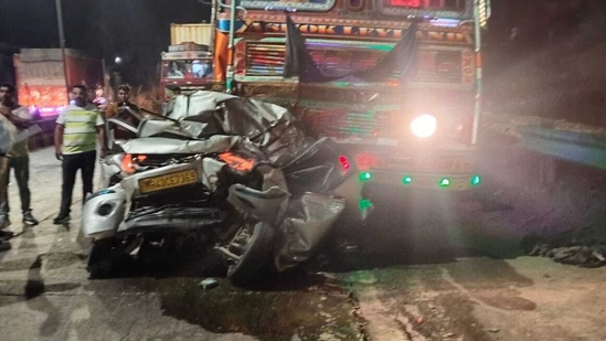 The road accident took place near Mumbra Bypass Road, close to the toll naka.(Praful Gangurde/Hindustan Times) The road accident took place near Mumbra Bypass Road, close to the toll naka.(Praful Gangurde/Hindustan Times)