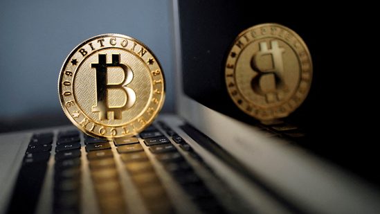 Bitcoin prices climb while stocks plummet(REUTERS)