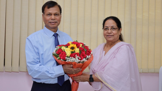 Prof Archana Shukla welcoming Prof MP Gupta. Prof Archana Shukla welcoming Prof MP Gupta.