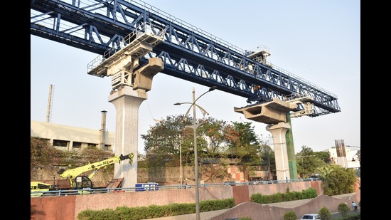 On Tuesday, work commenced on laying 12 segments between piers 453 and 454, with four segments already placed. (HT) On Tuesday, work commenced on laying 12 segments between piers 453 and 454, with four segments already placed. (HT)