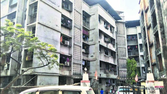 The five-storey building is located opposite the Anthony High School in Nallasopara East. The five-storey building is located opposite the Anthony High School in Nallasopara East.