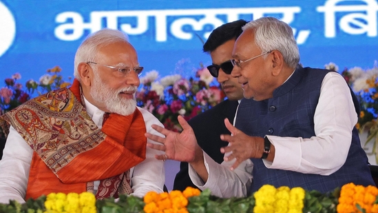 Prime Minister Narendra Modi with Bihar chief minister Nitish Kumar. (HT file)