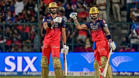 Virat Kohli and Devdutt Padikkal kept their recent streak of solid partnerships going, this time adding 95 runs for the second wicket with both bringing up half-centuries.(AFP)