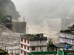 Massive landslides have occurred at Munshithang on the Lachen–Chungthang road and at Lema/Bob on the Lachung–Chungthang road.(@iambhutia/X) Massive landslides have occurred at Munshithang on the Lachen–Chungthang road and at Lema/Bob on the Lachung–Chungthang road.(@iambhutia/X)