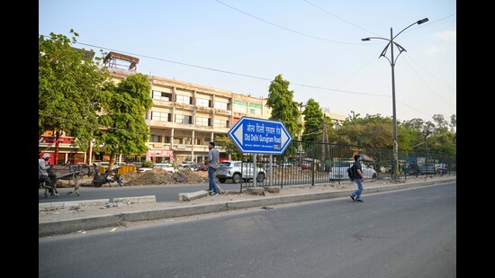 GMDA will construct a foot over bridge at the Old Delhi-Gurgaon Road near the Sector 14 market in the city. (HT PHOTO) GMDA will construct a foot over bridge at the Old Delhi-Gurgaon Road near the Sector 14 market in the city. (HT PHOTO)