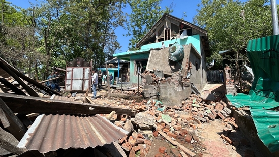 House of Lashkar-e-Taiba terrorist Asif Sheikh destroyed in Tral, South Kashmir. (Waseem Andrabi/ HT) House of Lashkar-e-Taiba terrorist Asif Sheikh destroyed in Tral, South Kashmir. (Waseem Andrabi/ HT)
