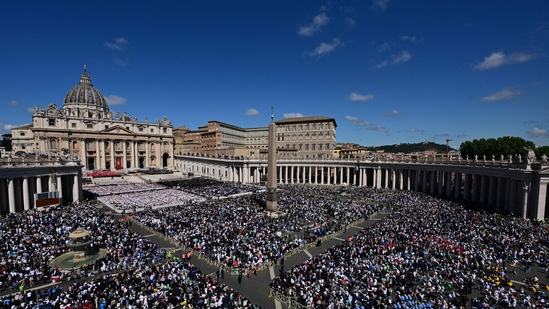 Faithful attend Pope Francis' funeral ceremony at St Peter's Square in the Vatican on April 26, 2025.(AFP)