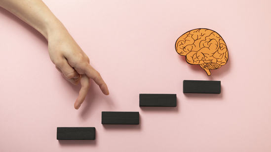 17 small steps to improve mental health every day (Image by Freepik) 17 small steps to improve mental health every day (Image by Freepik)