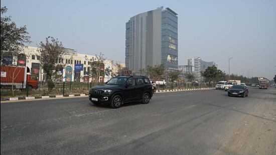 An analysis by real estate platform Square Yards noted that SPR, after the Dwarka Expressway, has solidified its status as a key realty hub. (Parveen Kumar/HT Photo) An analysis by real estate platform Square Yards noted that SPR, after the Dwarka Expressway, has solidified its status as a key realty hub. (Parveen Kumar/HT Photo)