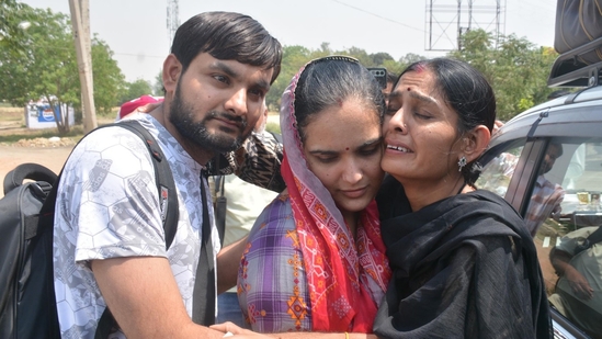 Woman gets emotional before leaving her brother and sister-in-law to return to Pakistan at Attari-Wagah border check post near Amritsar on April 29, 2025. (Sameer Sehgal/HT)