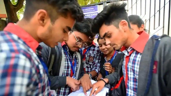 WB Madhyamik Result 2025: Websites to check WBBSE West Bengal 10th results (HT file) WB Madhyamik Result 2025: Websites to check WBBSE West Bengal 10th results (HT file)
