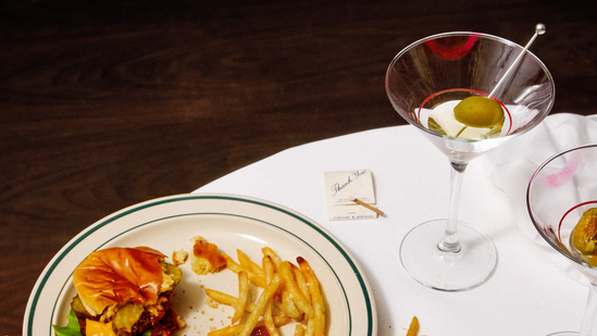 How to Split a Restaurant Bill in 2025? We Asked an Etiquette Expert How to Split a Restaurant Bill in 2025? We Asked an Etiquette Expert