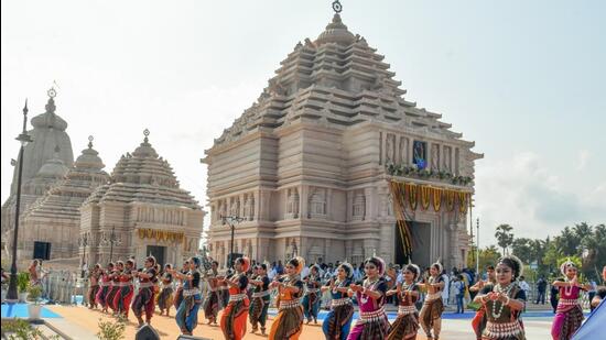 Dona Ganguly Dance Troupe performs during the inauguration of Jagannath Temple at Digha in East Medinipur on April 30 (ANI) Dona Ganguly Dance Troupe performs during the inauguration of Jagannath Temple at Digha in East Medinipur on April 30 (ANI)