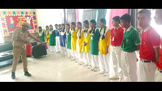 Fire department officials imparting training to fire safety volunteers in Prayagraj (HT Photo) Fire department officials imparting training to fire safety volunteers in Prayagraj (HT Photo)