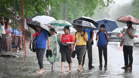 The India Meteorological Department has predicted similar weather for Saturday too, with light to moderate rainfall accompanied with thunderstorm. (Ajay Aggarwal/HT)