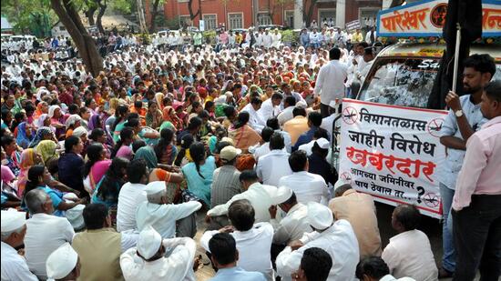 Villagers have staged project against the international airport project in the past. While more than 25 cops were injured on Friday during clash with villagers in Purandar where tensions erupted over drone survey for proposed airport project, protests continued on Saturday. (HT FILE) Villagers have staged project against the international airport project in the past. While more than 25 cops were injured on Friday during clash with villagers in Purandar where tensions erupted over drone survey for proposed airport project, protests continued on Saturday. (HT FILE)