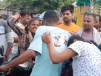 A viral video showed a mother in Kanpur assaulting her son and his girlfriend after catching them secretly eating chowmein.(X) A viral video showed a mother in Kanpur assaulting her son and his girlfriend after catching them secretly eating chowmein.(X)