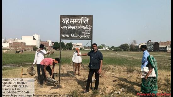 Aligarh Municipal Corporation taking possession of land in Aligarh on April 30. (HT photo) Aligarh Municipal Corporation taking possession of land in Aligarh on April 30. (HT photo)