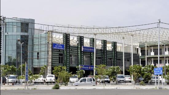 In a letter to the concessionaire (concession holders) —Bayview Bhutani Film City Private Limited, a consortium led by filmmaker Boney Kapoor and the Bhutani Group, Yeida has directed to adhere strictly with the concession agreement terms. (Sunil Ghosh/HT archives) In a letter to the concessionaire (concession holders) —Bayview Bhutani Film City Private Limited, a consortium led by filmmaker Boney Kapoor and the Bhutani Group, Yeida has directed to adhere strictly with the concession agreement terms. (Sunil Ghosh/HT archives)