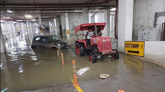 Municipal officials, for their part, acknowledged the ageing condition of the drain but pointed to budgetary constraints. (Sakib Ali/HT Photo) Municipal officials, for their part, acknowledged the ageing condition of the drain but pointed to budgetary constraints. (Sakib Ali/HT Photo)