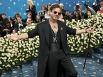 Met Gala 2025: Shah Rukh Khan strikes his iconic pose on the blue carpet. Met Gala 2025: Shah Rukh Khan strikes his iconic pose on the blue carpet.