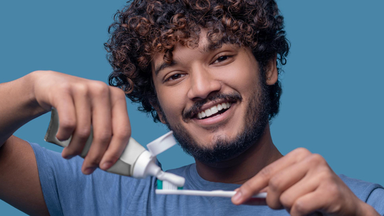 Can the simple habit of brushing your teeth properly and regularly safeguard your heart? (Freepik) Can the simple habit of brushing your teeth properly and regularly safeguard your heart? (Freepik)