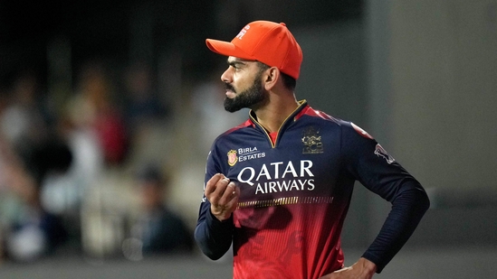 AB de Villiers hit back at Virat Kohli's critics