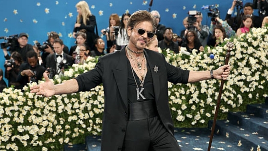 Met Gala 2025: Shah Rukh Khan strikes his iconic pose on the blue carpet. Met Gala 2025: Shah Rukh Khan strikes his iconic pose on the blue carpet.