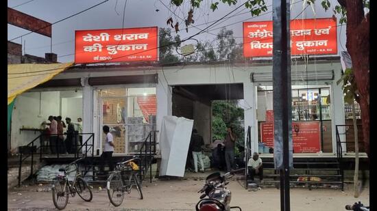 A shop of country-made liquor and a composite shop where sitting facility is developed. (HT Photo) A shop of country-made liquor and a composite shop where sitting facility is developed. (HT Photo)