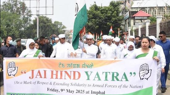 President Keisham Meghachandra Singh of MPCC and former chief minister Okram Ibobi Singh led the yatra. (HT photo) President Keisham Meghachandra Singh of MPCC and former chief minister Okram Ibobi Singh led the yatra. (HT photo)