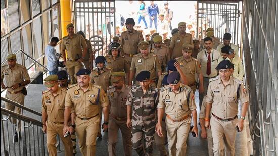 The Noida Police and CISF conduct a mock drill at the Botanical Garden Metro Station in Noida on Wednesday. (Sunil Ghosh/HT Photo) The Noida Police and CISF conduct a mock drill at the Botanical Garden Metro Station in Noida on Wednesday. (Sunil Ghosh/HT Photo)